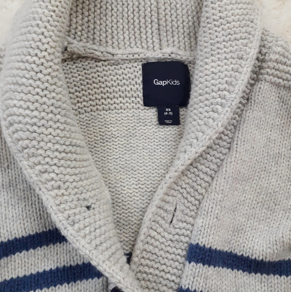 ✨ Host Picked ✨ Gapkids blue and white cardigan XS (4-5) - Picture 2 of 4